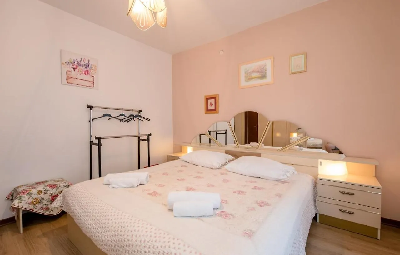 Apartments Vladimir 2836 Palit Croatia