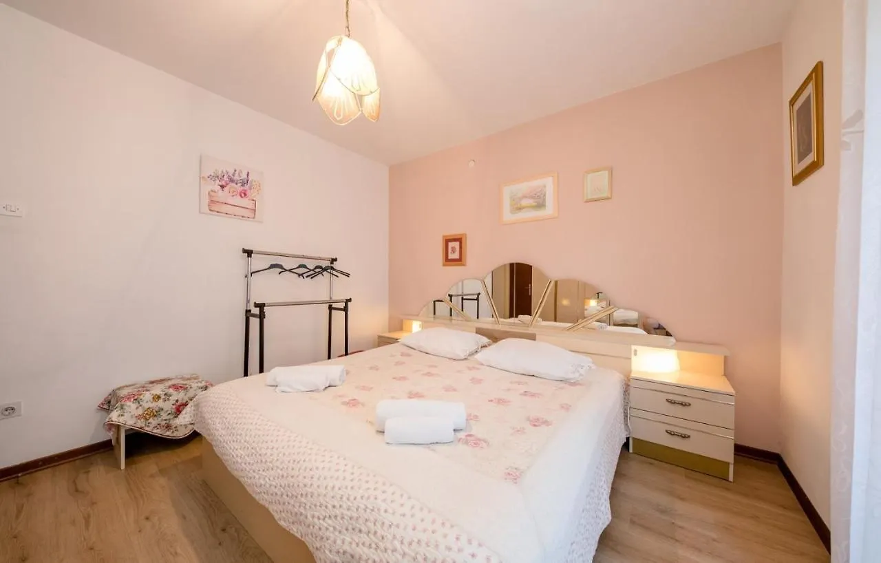 Apartments Vladimir 2836 Palit Guest house