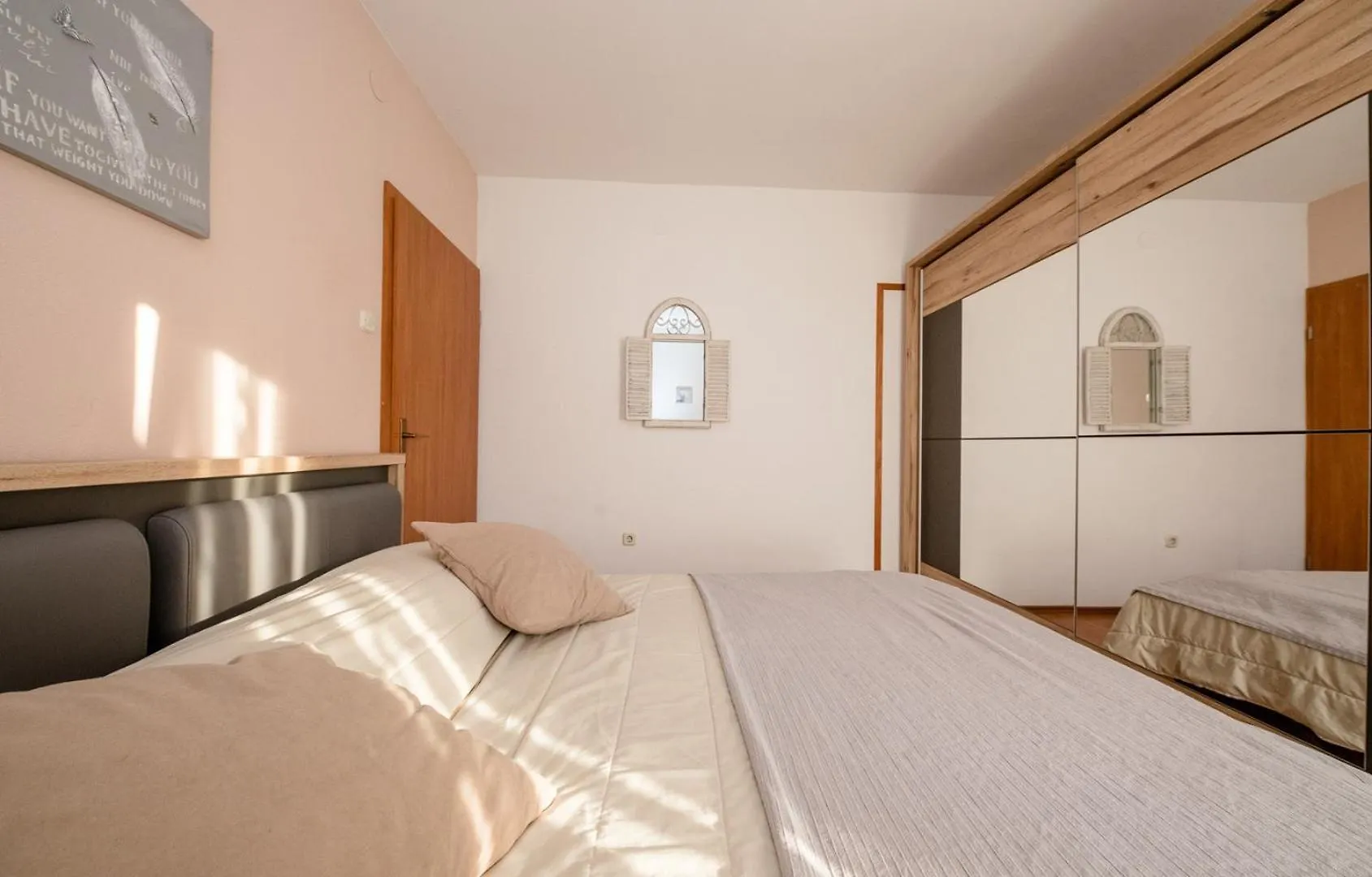 Guest house Apartments Vladimir 2836 Palit